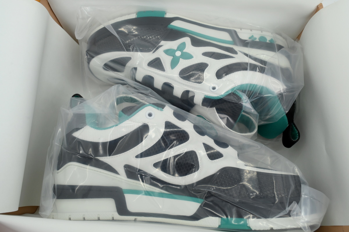 LOUIS VUITTON White and dark green