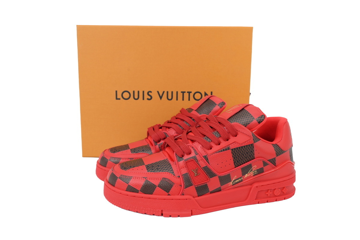 LOUIS VUITTON Black and red plaid