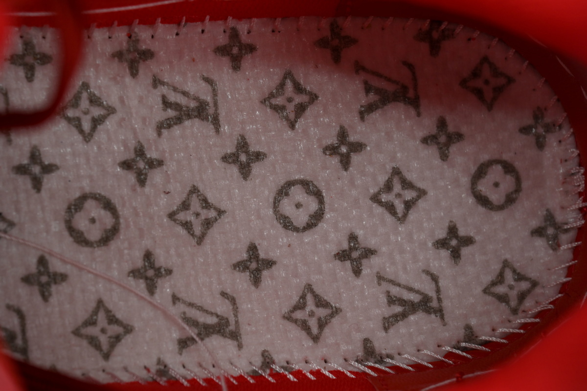 LOUIS VUITTON Black and red plaid