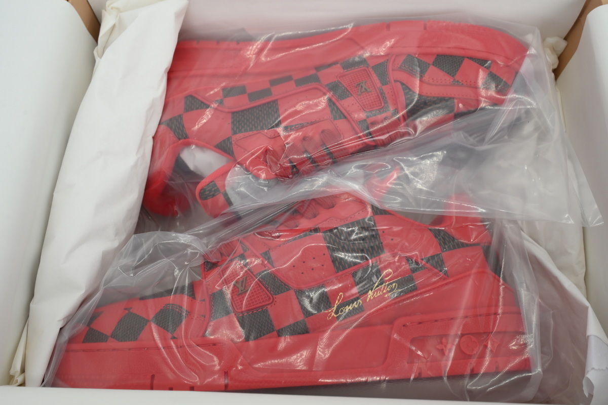 LOUIS VUITTON Black and red plaid