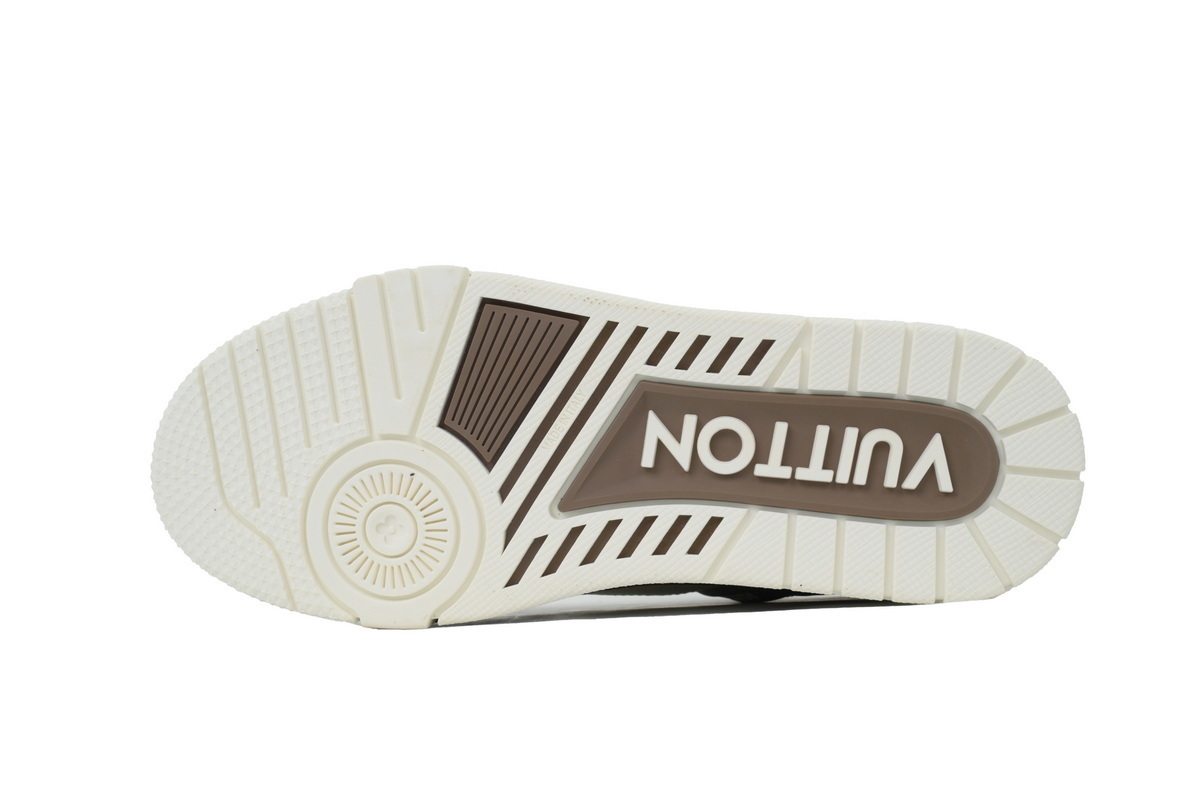  LOUIS VUITTON White with gray