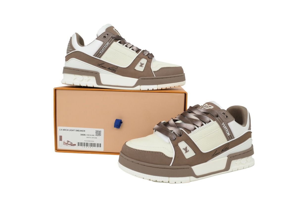  LOUIS VUITTON White with gray