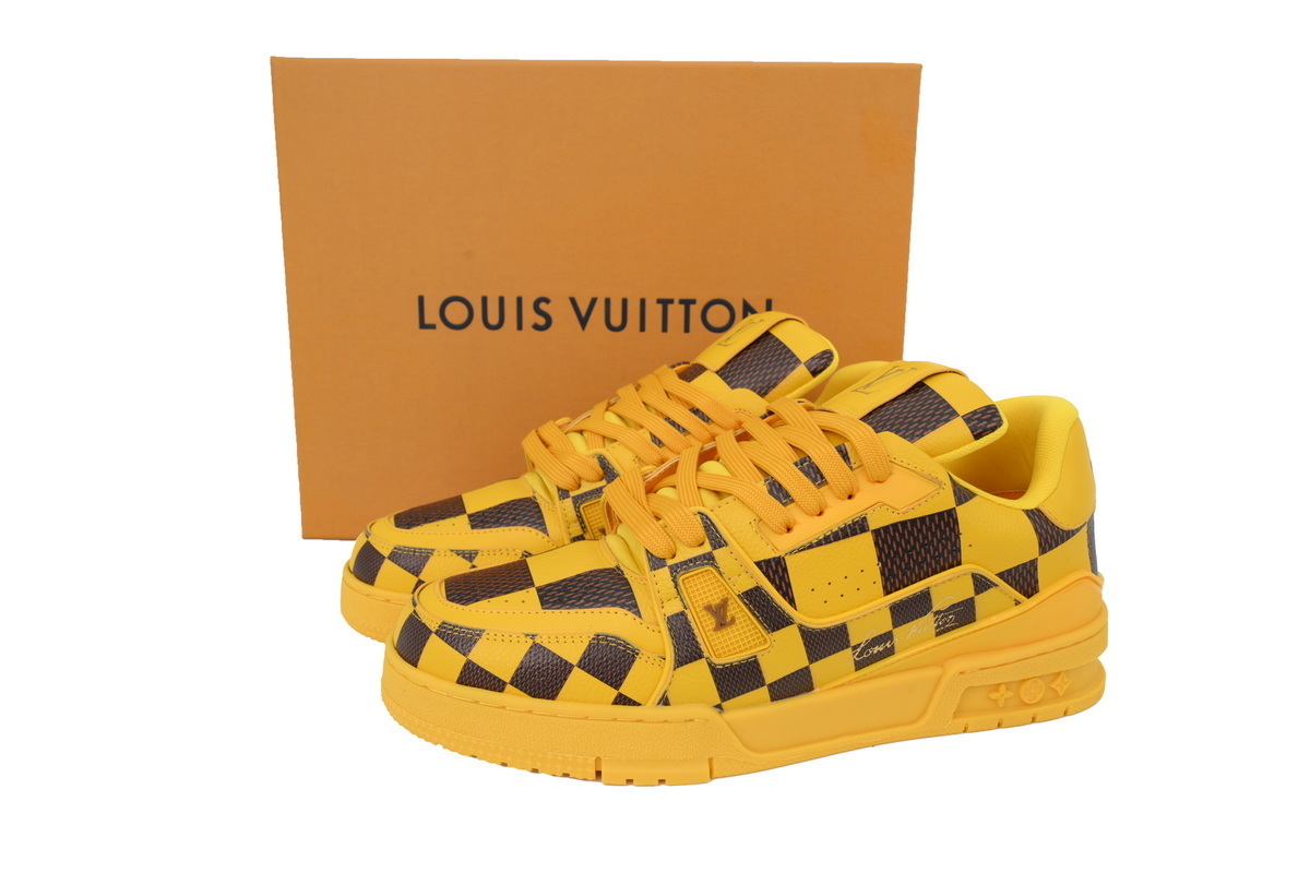 LOUIS VUITTON Black and yellow plaid