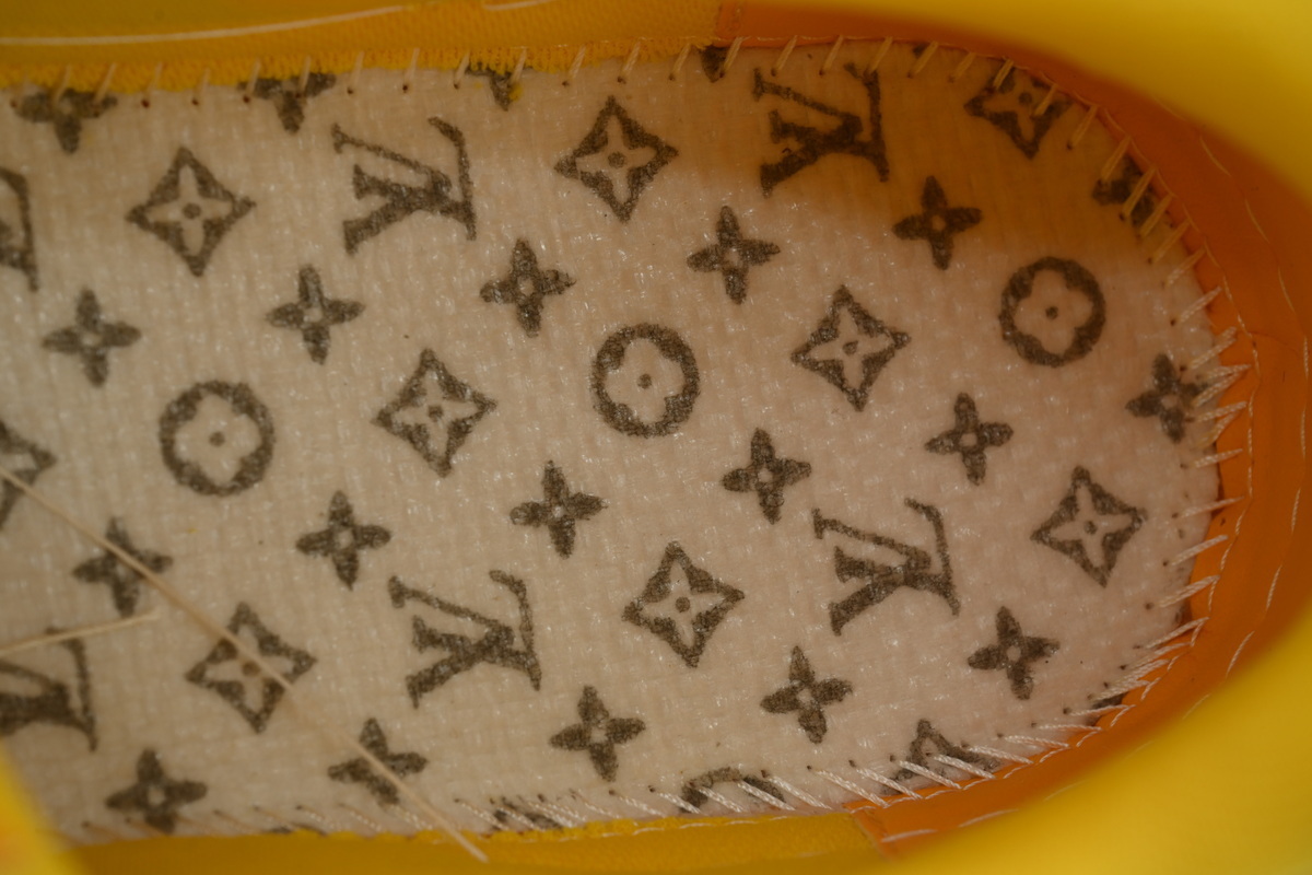 LOUIS VUITTON Black and yellow plaid