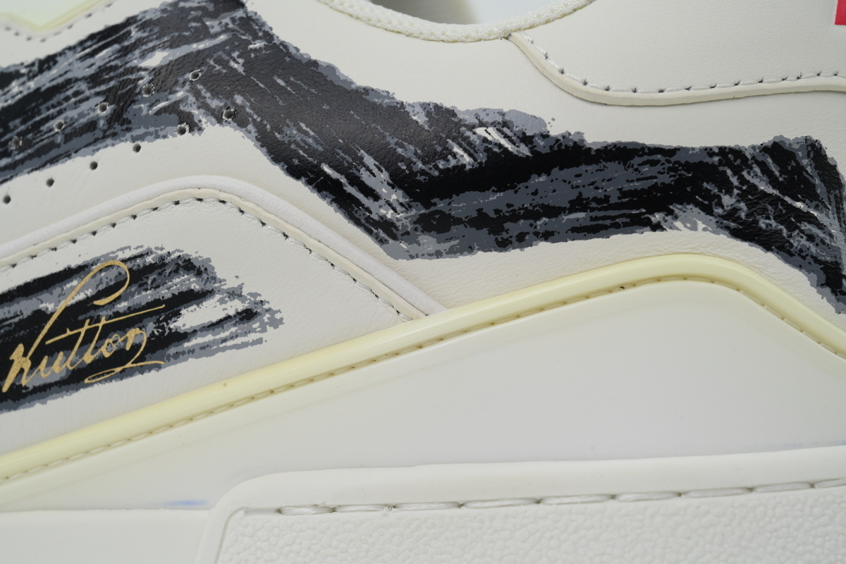 LOUIS VUITTON White/black/red