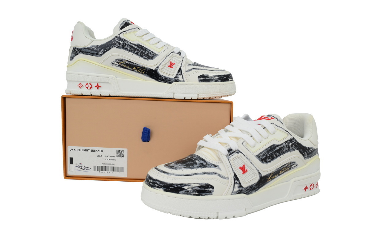 LOUIS VUITTON White/black/red