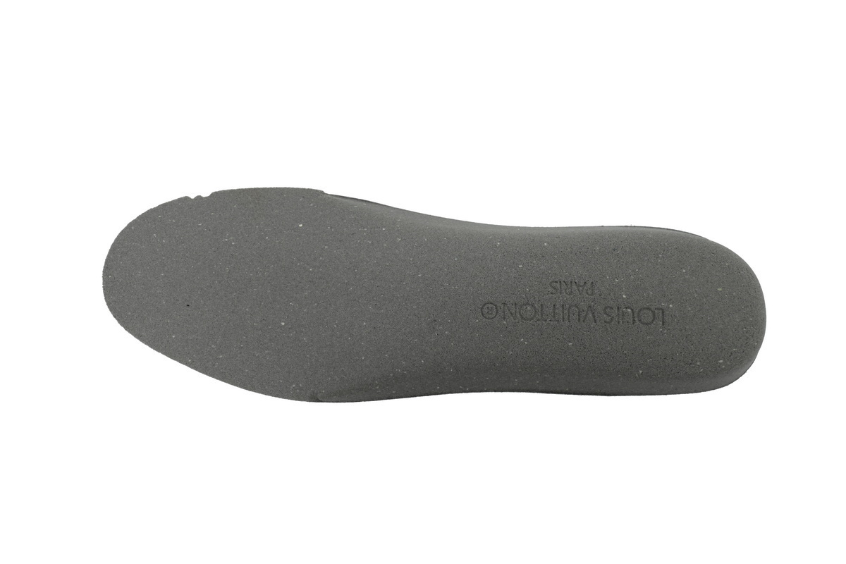 LOUIS VUITTON White/black/red