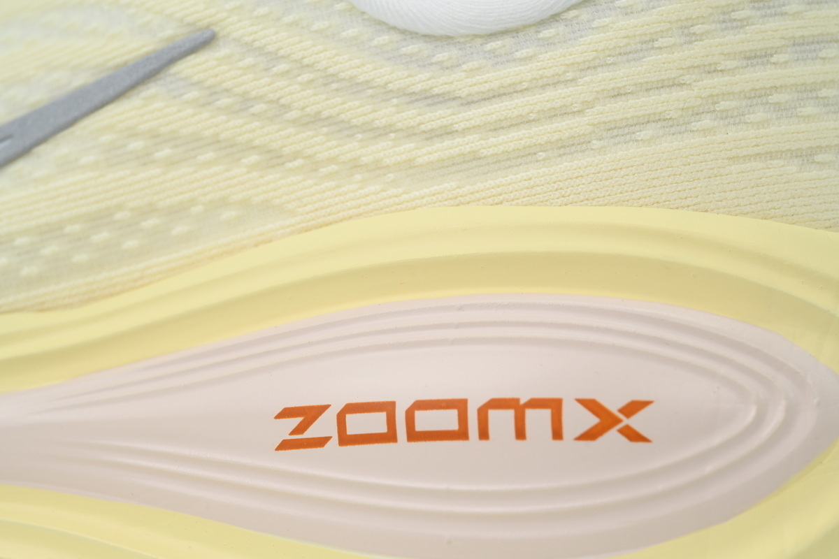 Nike Wmns Vomero Yellow IM5020-100