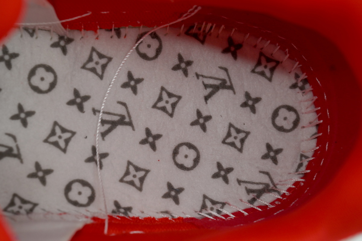  LOUIS VUITTON White And Red Flowers