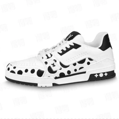  LOUIS VUITTON white and black 01