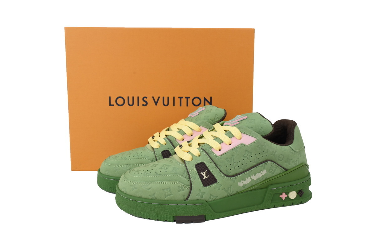 LOUIS VUITTON Green embossed pattern