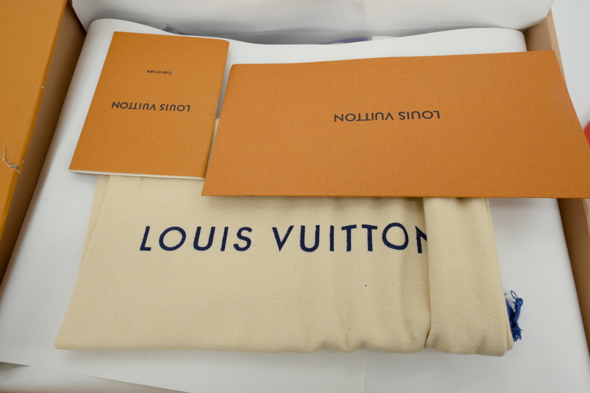 LOUIS VUITTON White and purple