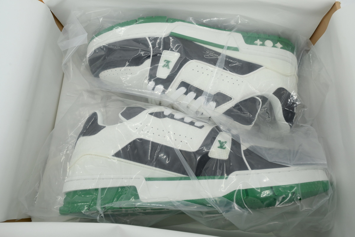 LOUIS VUITTON White/black/green