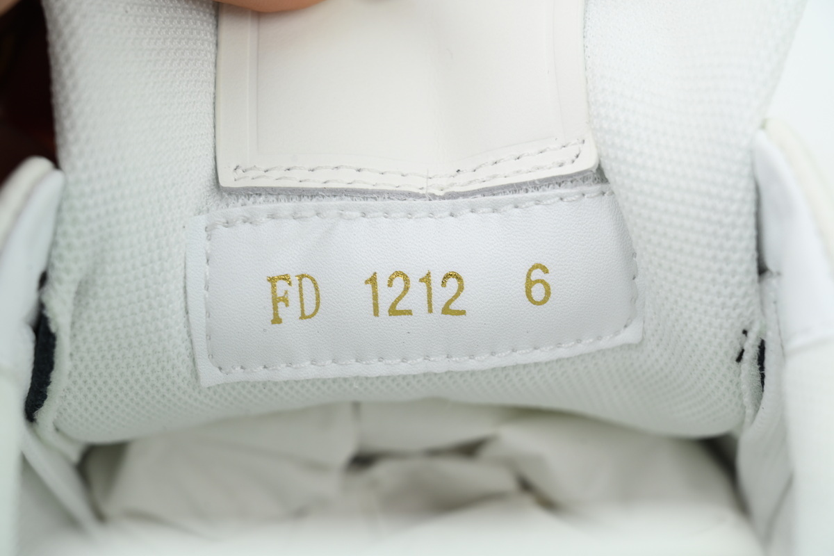 LOUIS VUITTON White/black/green