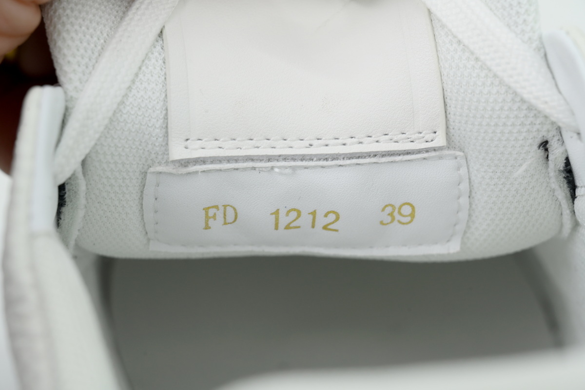 LOUIS VUITTON White Orchid