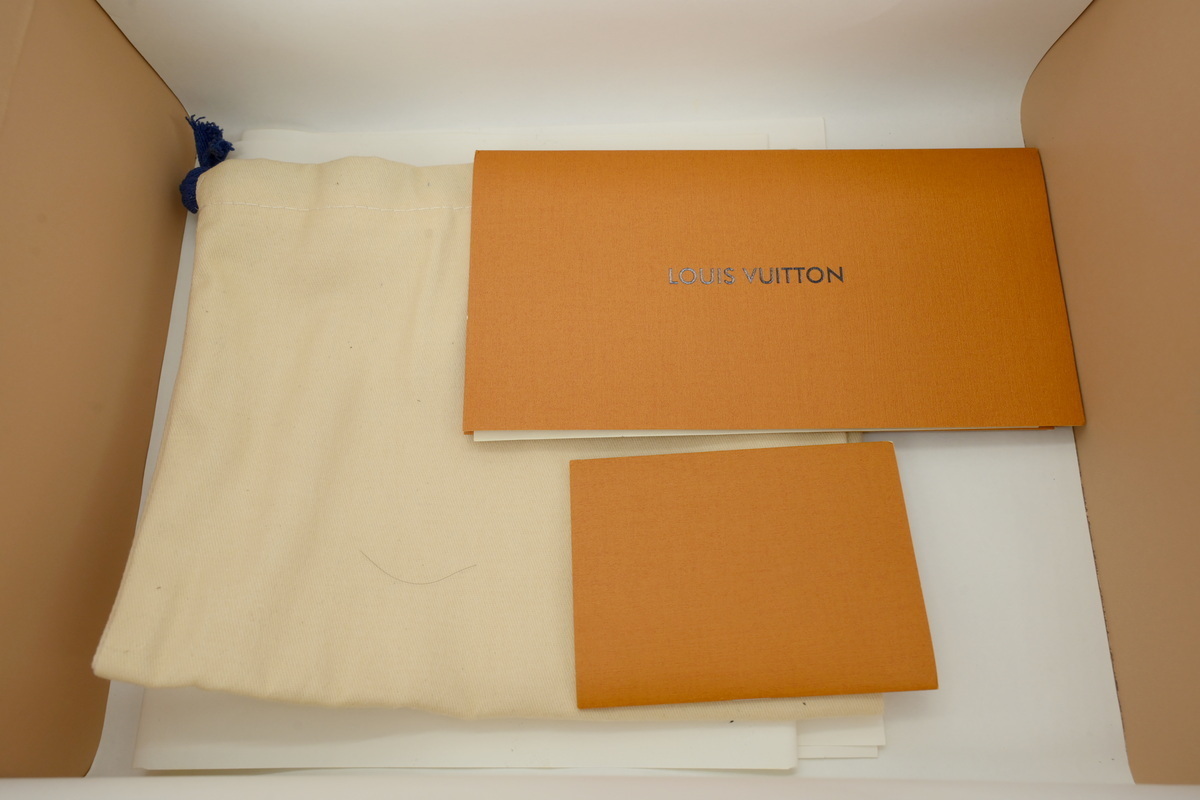 LOUIS VUITTON White Orchid