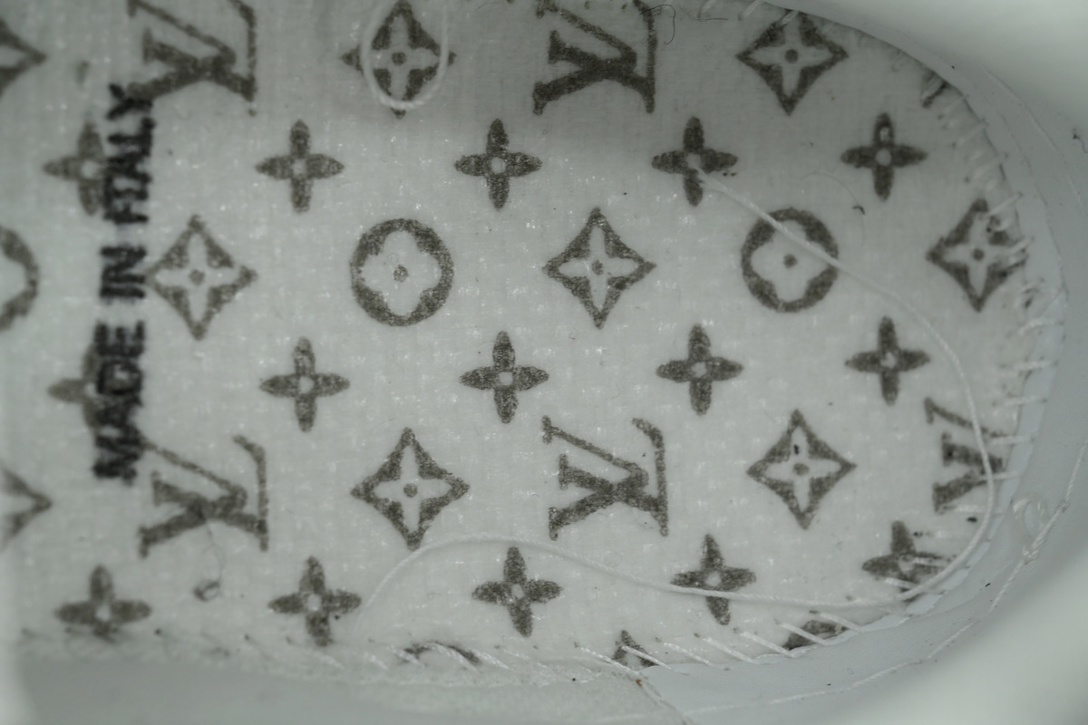 LOUIS VUITTON White Orchid