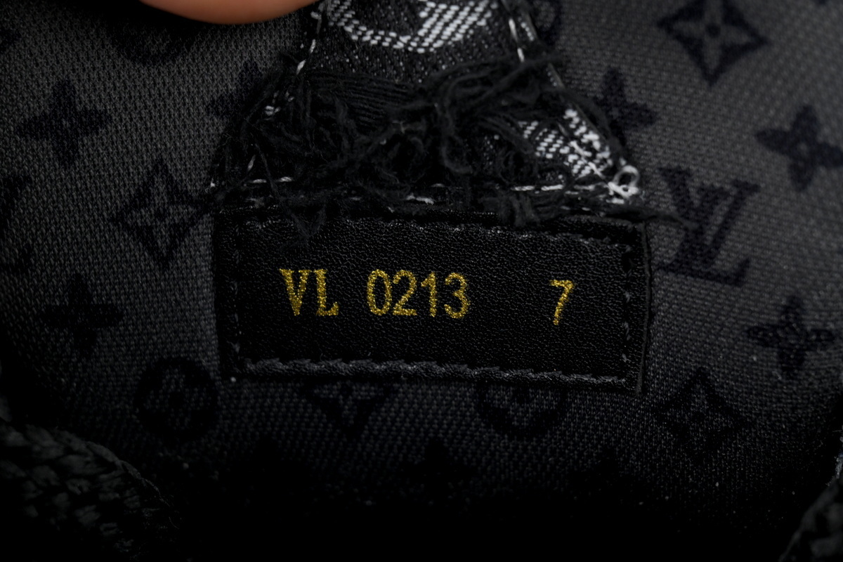 PK God Batch LOUIS VUITTON Plum Blossom Drill in Black