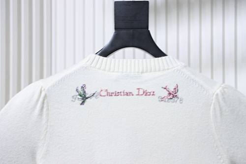 Dioramour Short-Sleeved Sweater