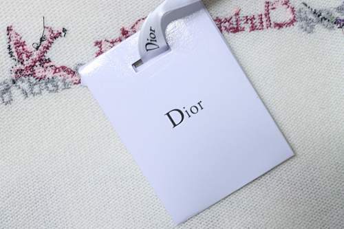 Dioramour Short-Sleeved Sweater