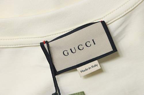 Gucci Black Cat with a Bow T-shirt 