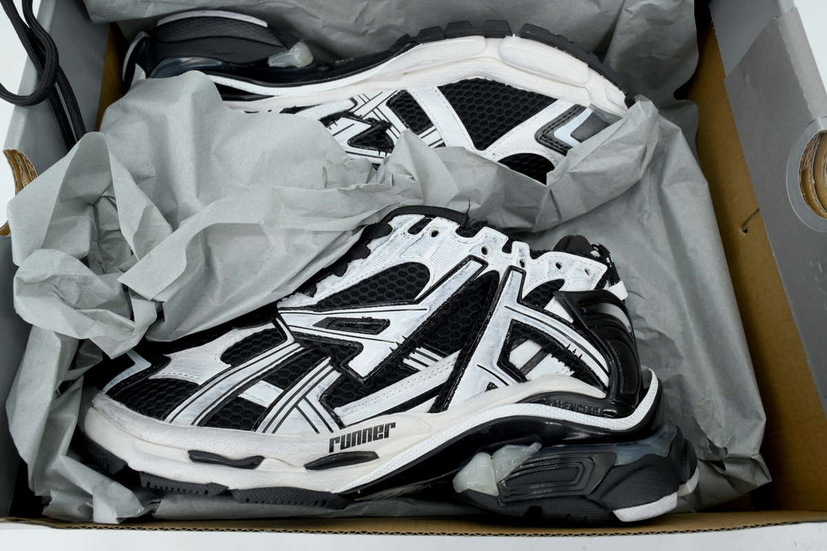 PK God Batch Balenciaga Runner Black and White 853225 WRNLD 9010  LED