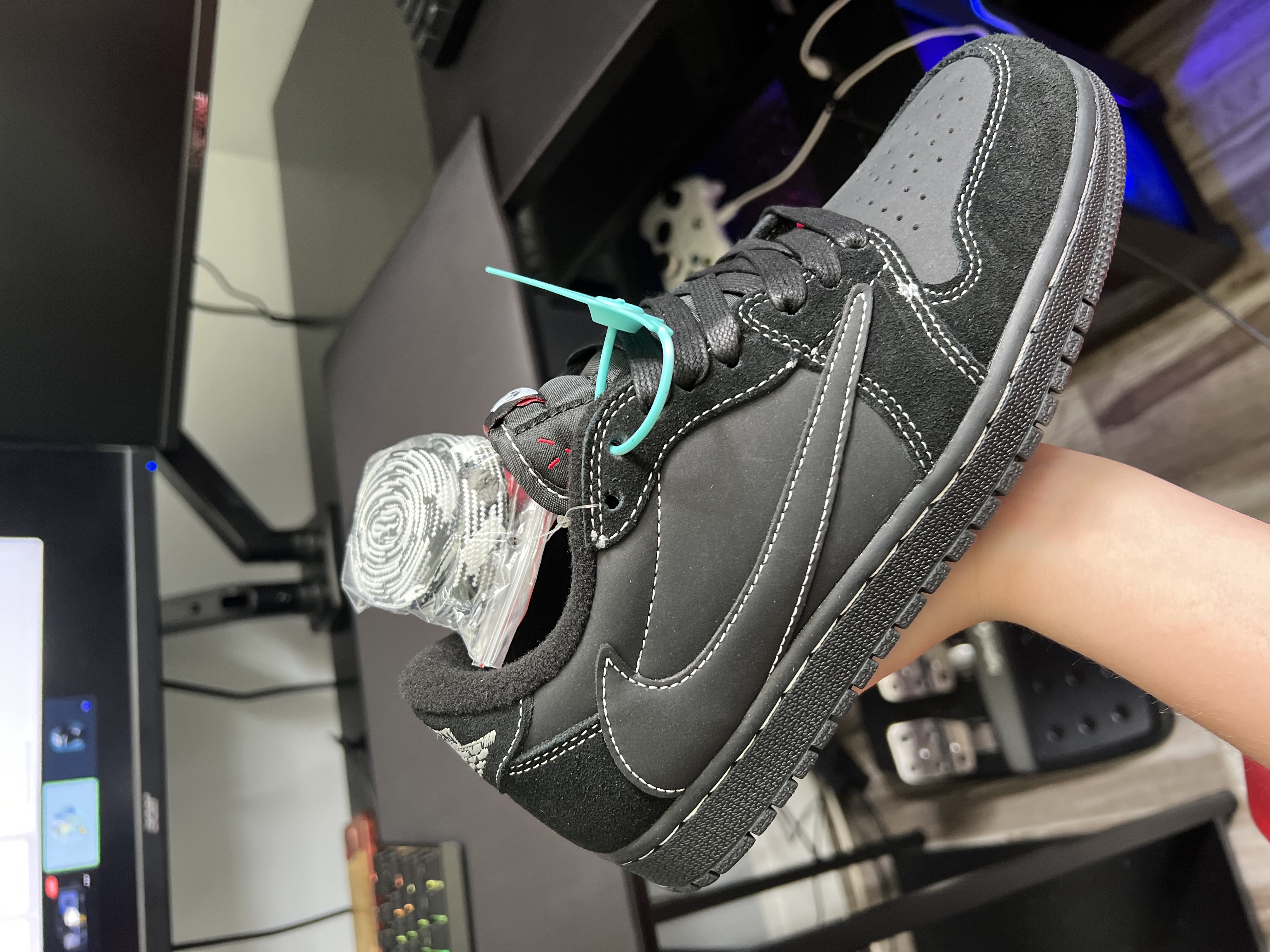 【Flash Sale】Air Jordan 1 Retro Low OG SP Travis Scott Black Phantom DM7866-001 review Minty Hayes
