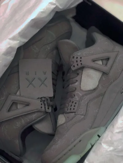PK God Batch Air Jordan 4 Retro Kaws 930155-003 review R***