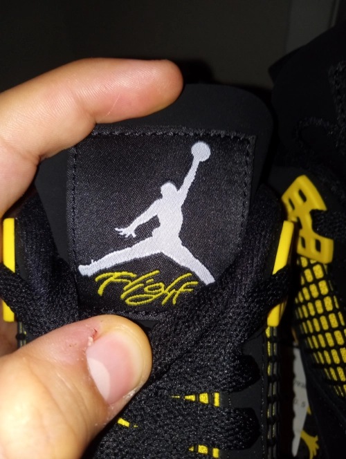 Special offer Batch Air Jordan 4 Thunder DH6927-017 review 