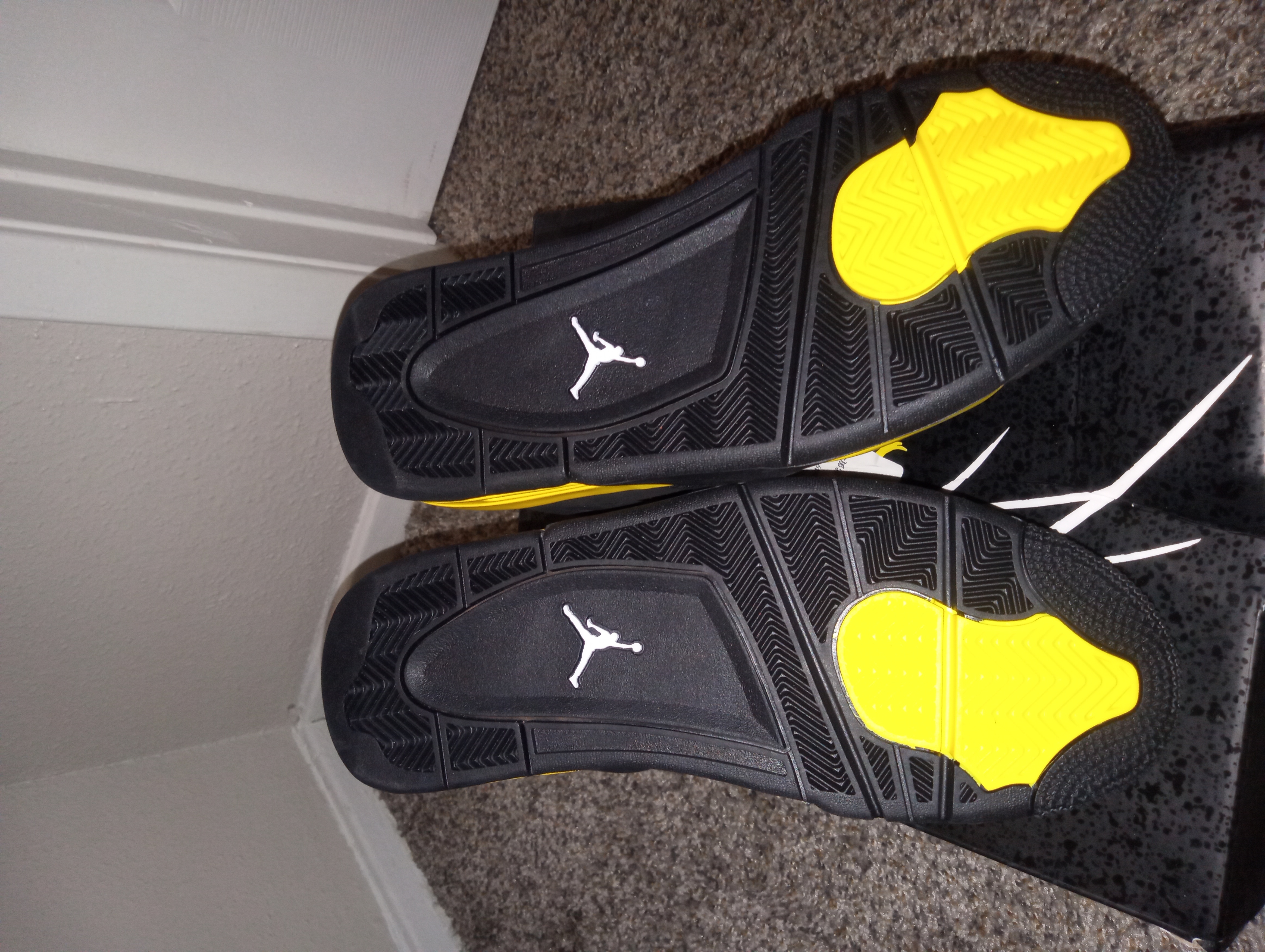 Special offer Batch Air Jordan 4 Thunder DH6927-017 review Dillon 02