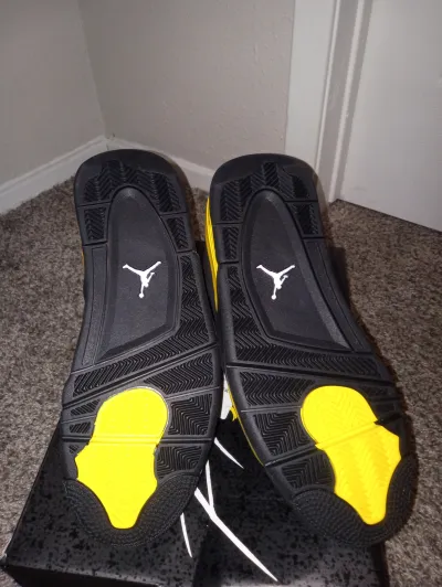 Special offer Batch Air Jordan 4 Thunder DH6927-017 review Dillon 01