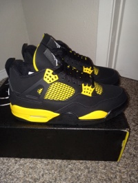 Special offer Batch Air Jordan 4 Thunder DH6927-017 review 3