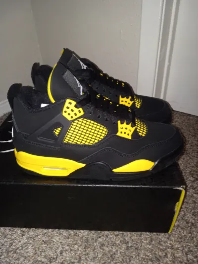 Special offer Batch Air Jordan 4 Thunder DH6927-017 review Dillon 03