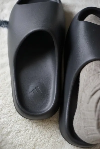 PK God Batch Adidas Yeezy Slide Onyx GQ6448  review E*** 01