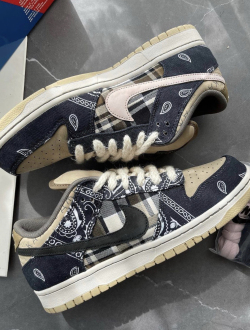 PK God Batch Nike SB Dunk Low Travis Scott CT5053-001 review D*** 04