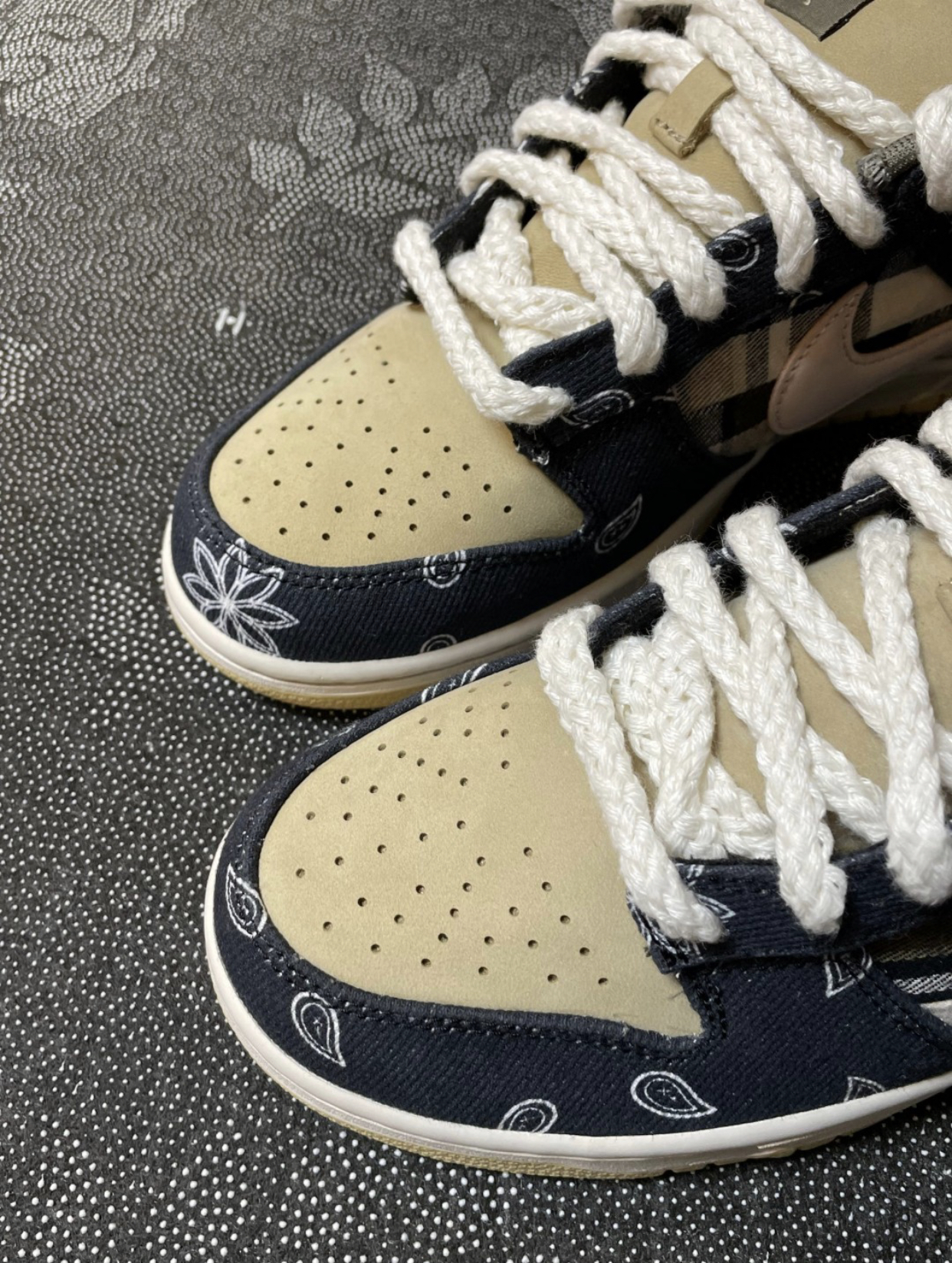 PK God Batch Nike SB Dunk Low Travis Scott CT5053-001 review F*** 01