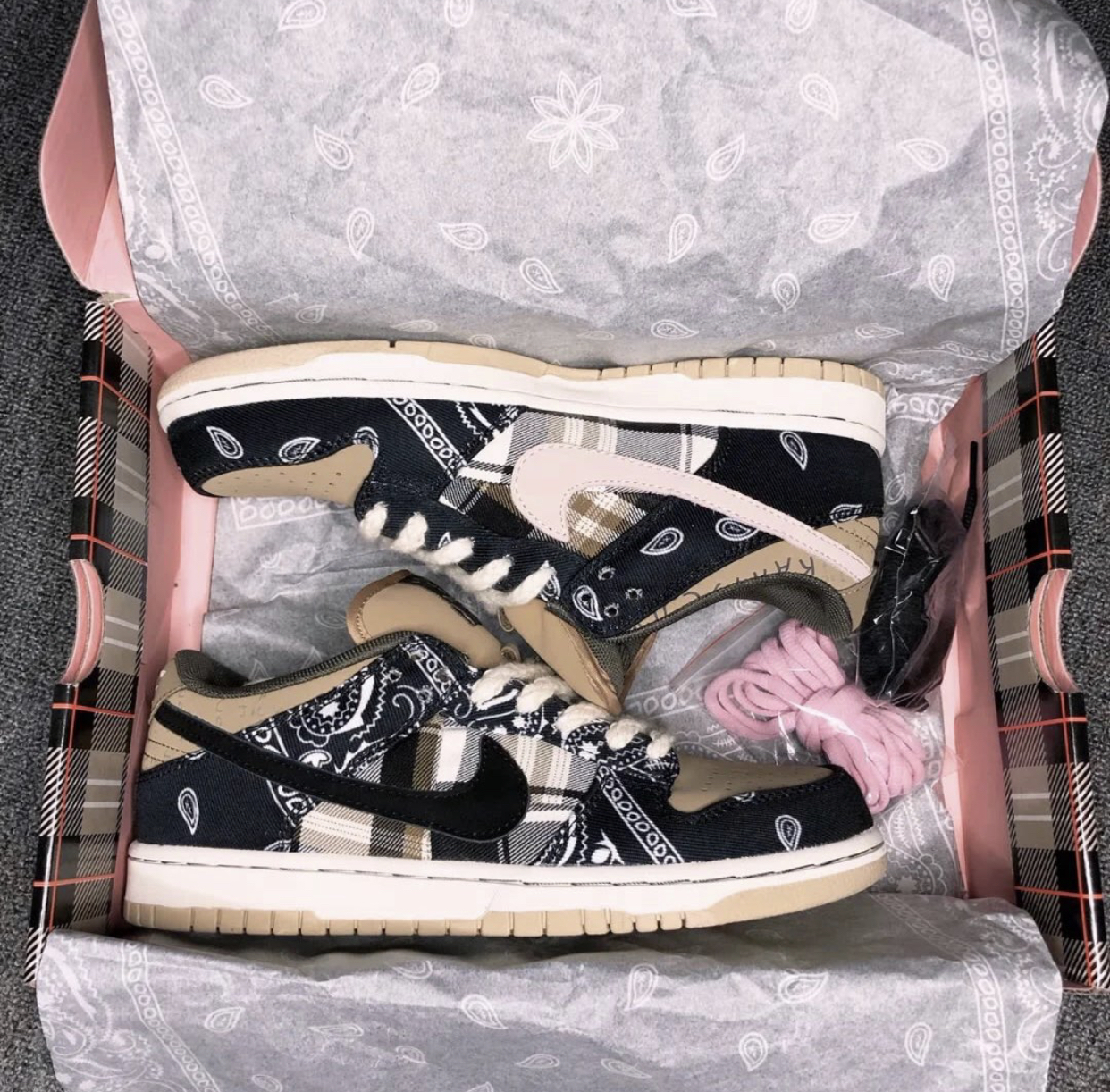 PK God Batch Nike SB Dunk Low Travis Scott CT5053-001 review Y*** 00
