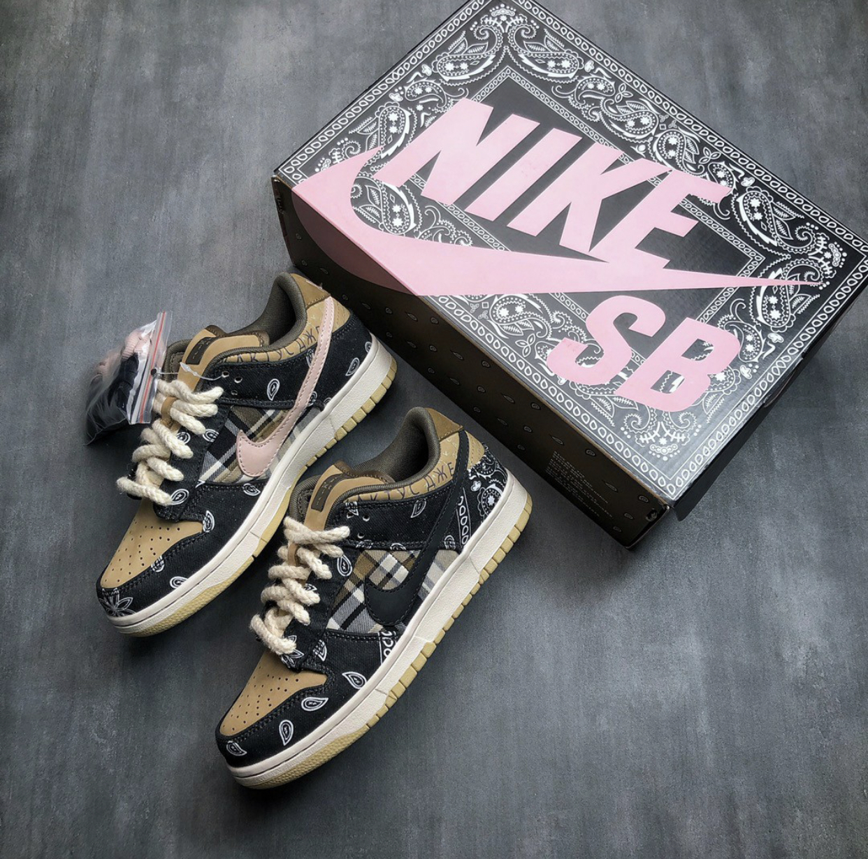 PK God Batch Nike SB Dunk Low Travis Scott CT5053-001 review U*** 01