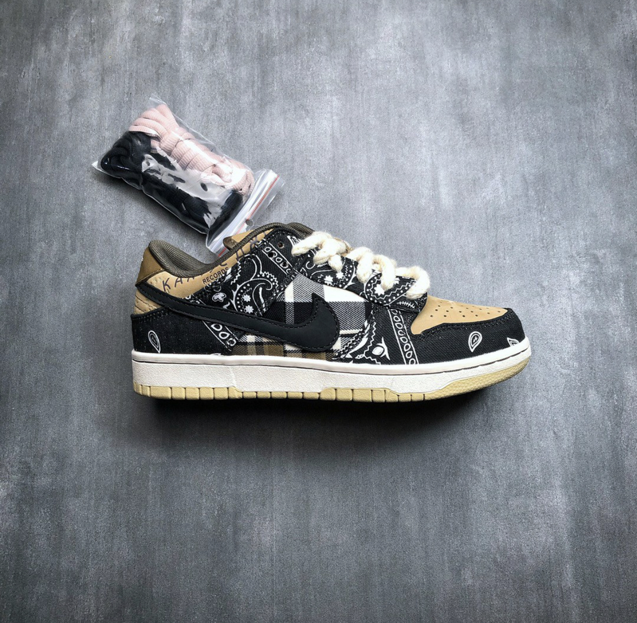 PK God Batch Nike SB Dunk Low Travis Scott CT5053-001 review U*** 02