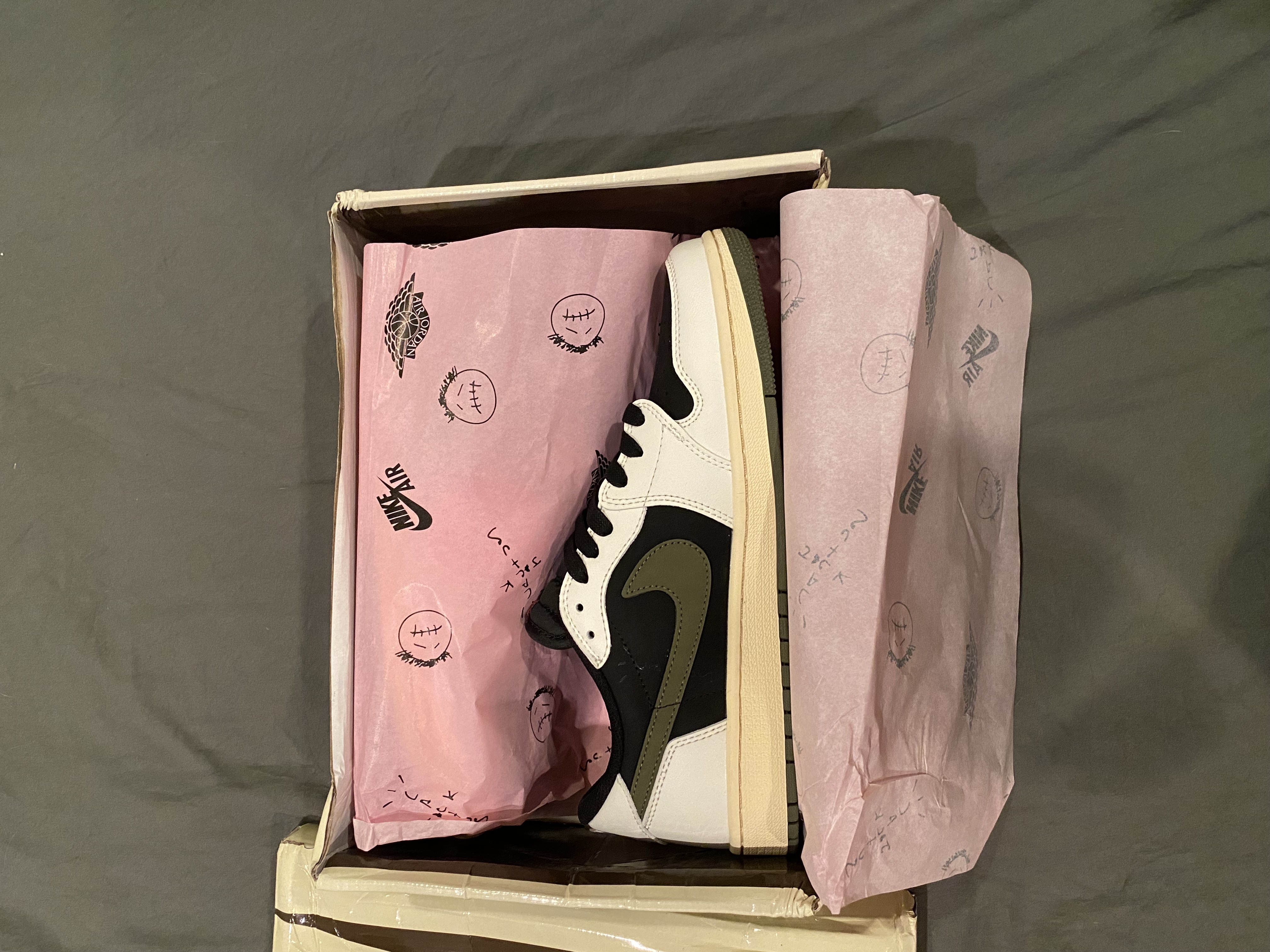 Special offer Batch Travis Scott x Air Jordan 1 Low OG Olive DZ4137-106 review Fett 03