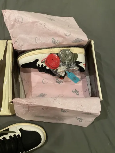 Special offer Batch Travis Scott x Air Jordan 1 Low OG Olive DZ4137-106 review Fett 03