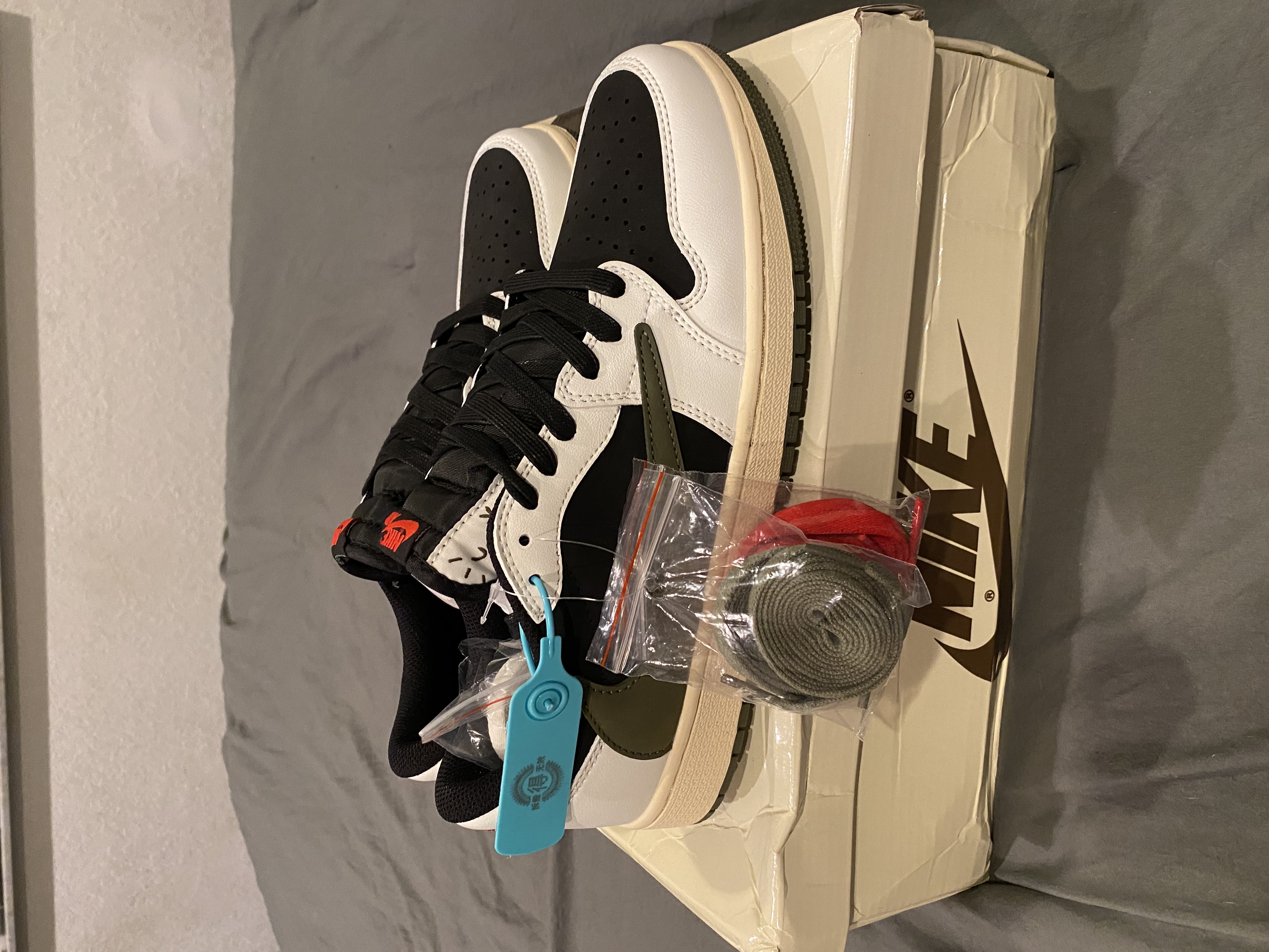 Special offer Batch Travis Scott x Air Jordan 1 Low OG Olive DZ4137-106 review Fett 08