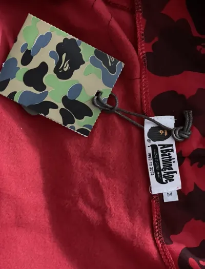 BAPE Color Camo Shark Zip Hoodie Red 4580793322511 review Daga 04