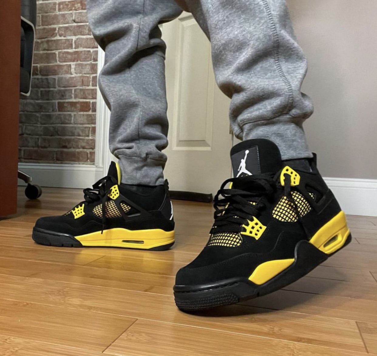PK God Batch Air Jordan 4 Thunder DH6927-017 review T*** 01