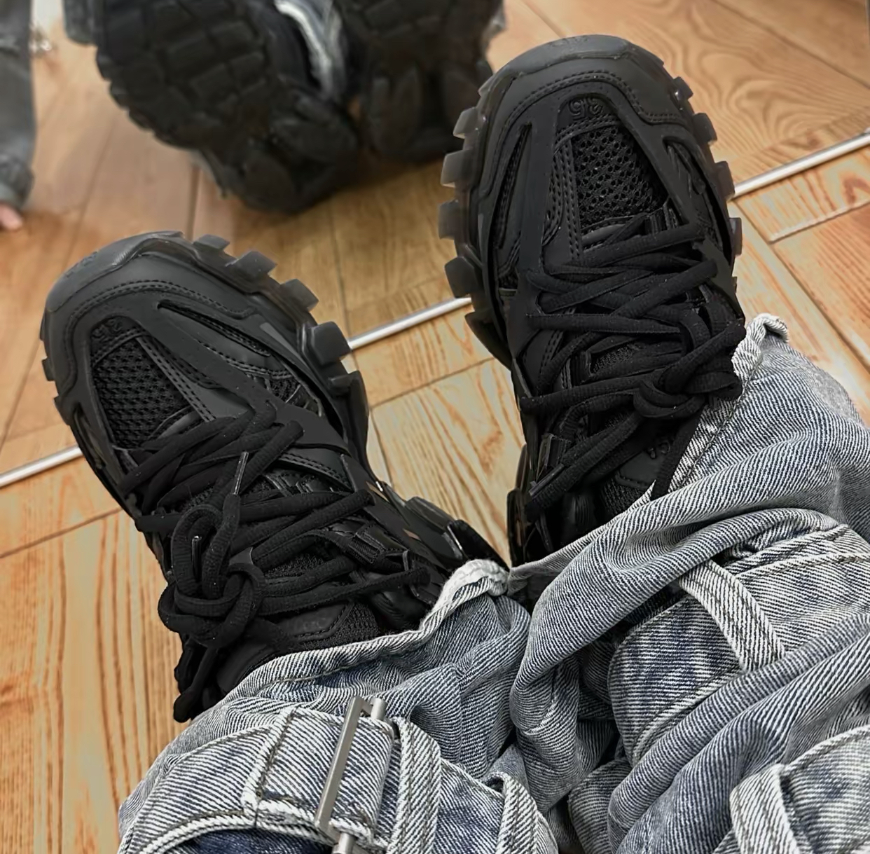 Balenciaga Track Black 555032 W1GB7 1000 (LED) review C*** 02