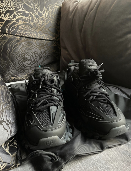 Balenciaga Track Black 555032 W1GB7 1000 (LED) review 