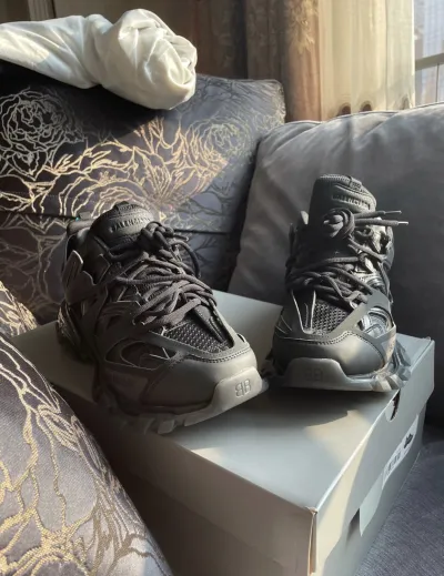 Balenciaga Track Black 555032 W1GB7 1000 (LED) review E*** 01