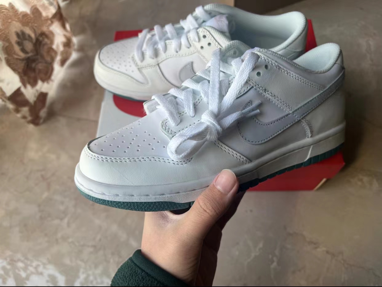 LJR Batch Nike SB Dunk Low White Lobster (Friends and Family)  FD8776-100 review K*** 02