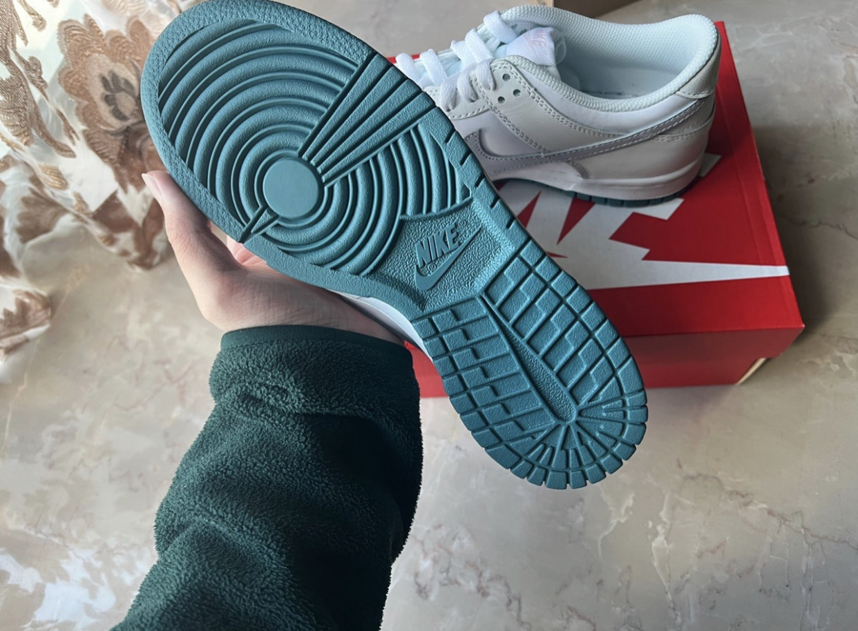 LJR Batch Nike SB Dunk Low White Lobster (Friends and Family)  FD8776-100 review K*** 03