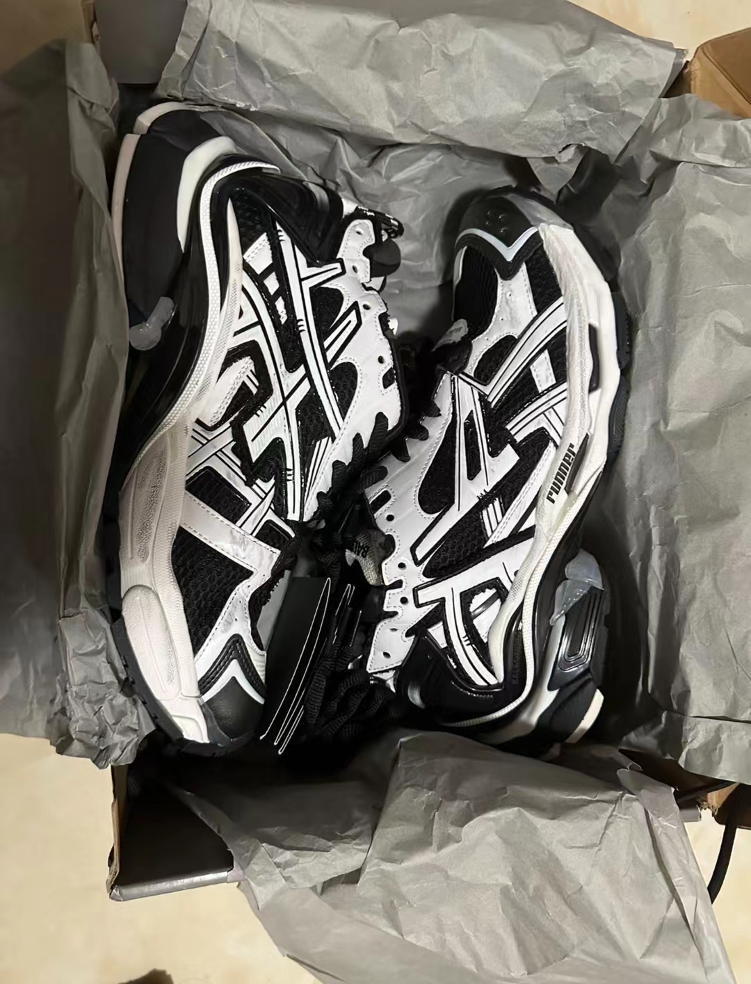 PK God Batch Balenciaga Runner Black White review J*** 00